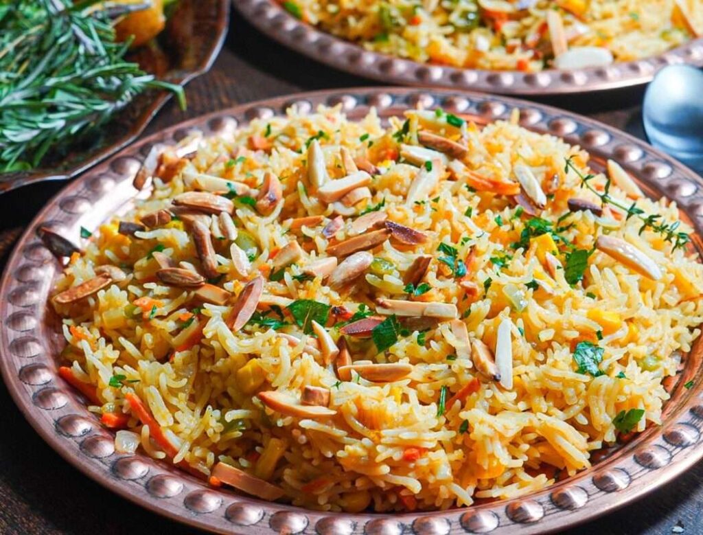 плов з рису басматі з куркою та овочами