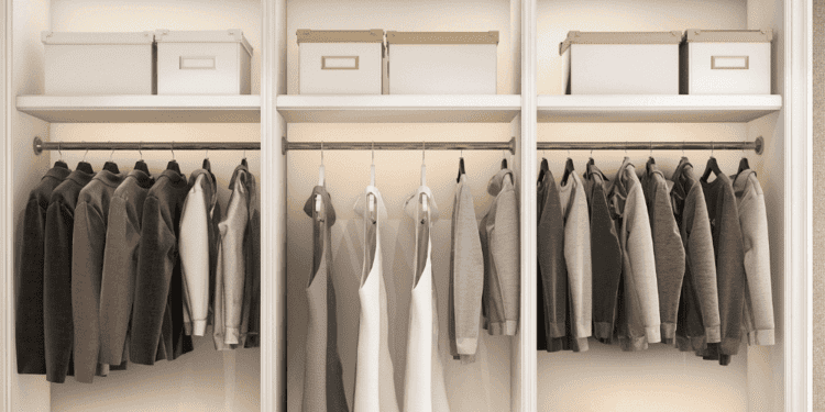 вішаємо одяг на плечики