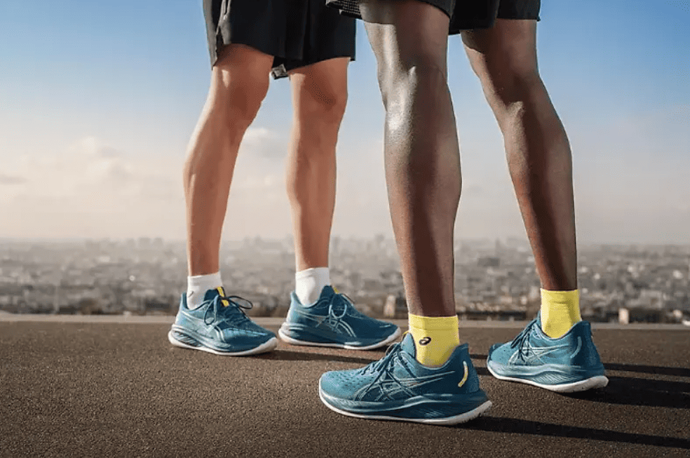 бігові кросівки asics